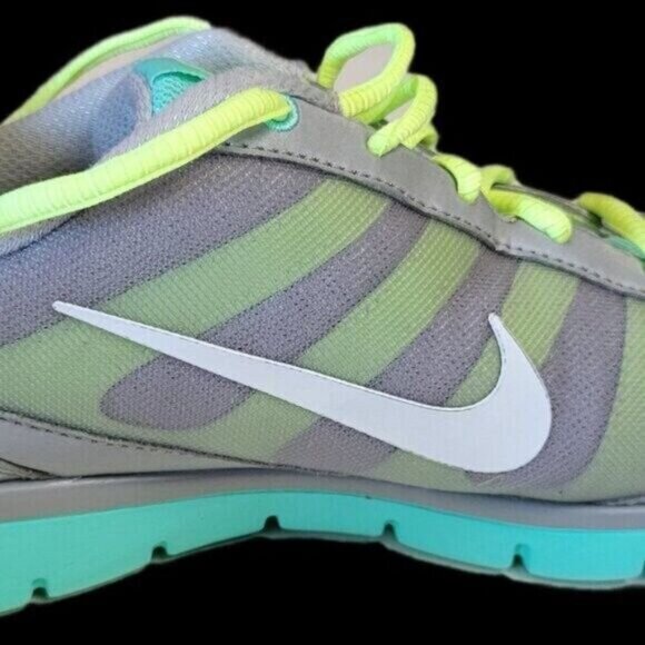 Nike Air Running Shoes 8 1/2 Women's Training Total Core neon athletic TR488111 - Picture 12 of 15